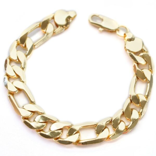 Incorporating Link Chain Jewelry into Your Wardrobe