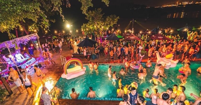What You Can Expect From a Pool Party in Singapore